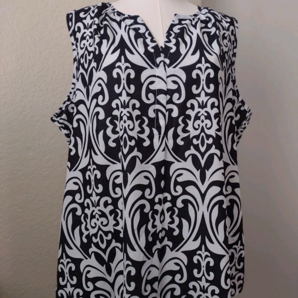 XXL Spadehill Elegant Black and White Floral Sleeveless Blouse Pullover